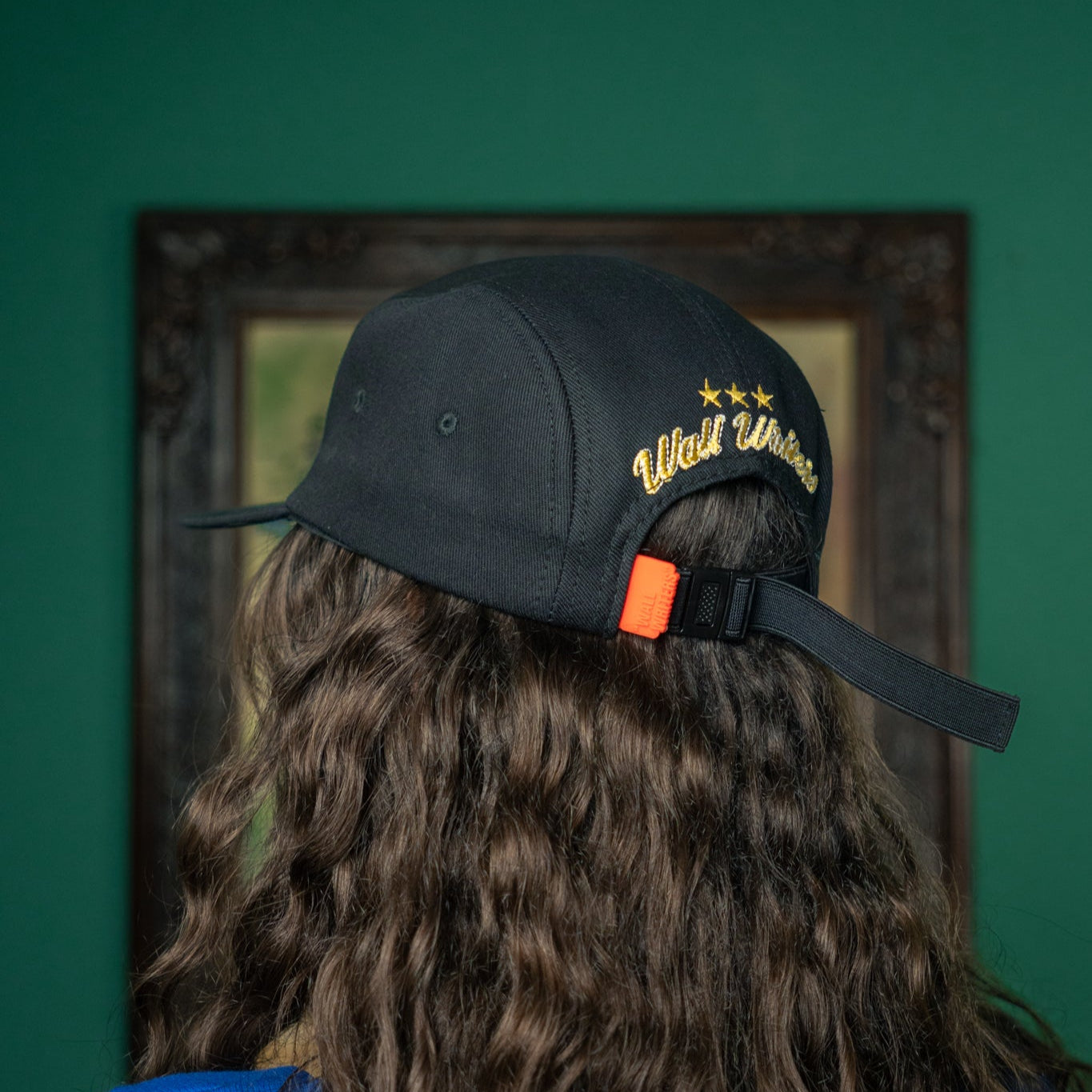 GORRA 5 PANELES NEGRA GOLDEN