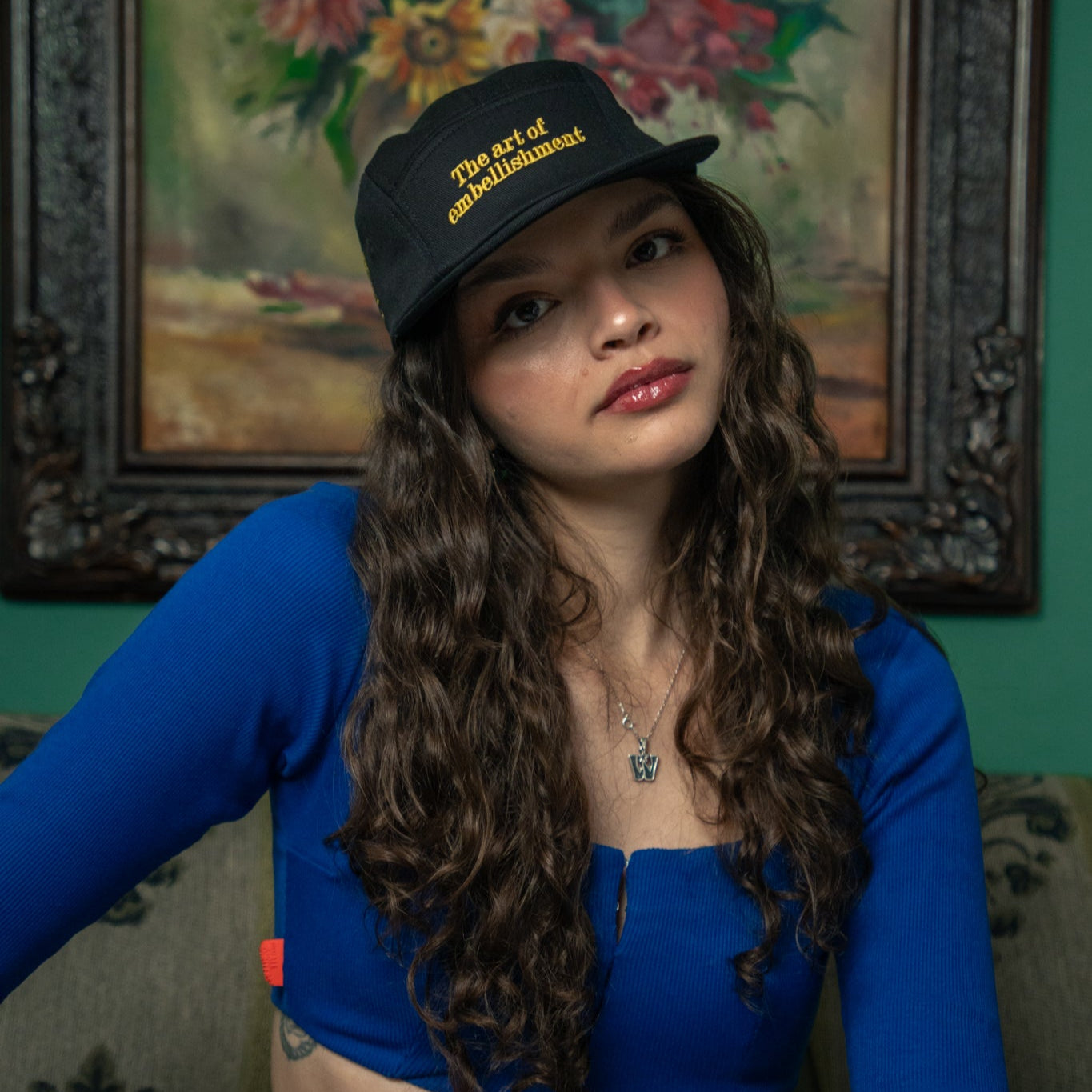 GORRA 5 PANELES NEGRA GOLDEN